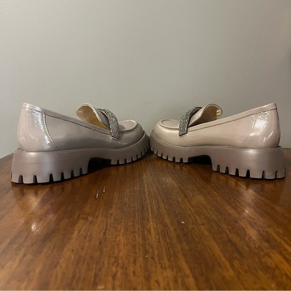 VANELi Women's Zaya platform loafer Like new condition. Women’s size 9.5 Narrow - Picture 9 of 14